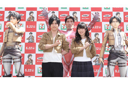 「進撃の巨人」等身大フィギュア初お披露目　梶裕貴、石川由依とも対面 画像