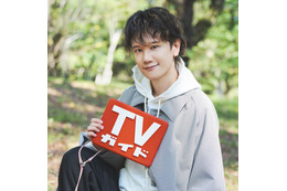 声優・KENNがワンちゃんと公園ロケでにっこり♪ 「週刊TVガイド」購入者特典は生写真！ コメントも到着 画像