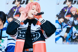 「今日はみんな俺の歌で抱いてやるよ！」舞台「多聞くん今どっち!?」フリーミニライブにて新曲披露【オフィシャルレポート】 画像