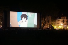 「バケモノの子」フランス・アヌシーを魅了　映画祭名物の野外上映でスクリーンいっぱいに 画像