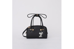 スヌーピーがワンポイントに光る♪ FURLAの期間限定ポップアップストアに「ピーナッツ」とのコラボアイテム登場！ 画像