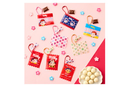 「不二家」ペコちゃんとポコちゃんのお菓子がチャーム＆ミニポーチに♪可愛さ満点の食玩が登場 画像