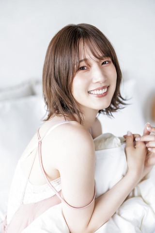 内田真礼1stフォトブック「まあやドキ(仮)」2,750円（税込）／Amazon商品ページより