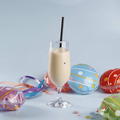 「超かぐや姫！ × andGALLERY Collaboration Cafe」　コラボドリンク「雷のほうじ茶ラテ」
